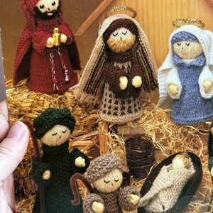 5/$25 knitting kid craft book Handcrafted Nativity Scene Figurines 🥰